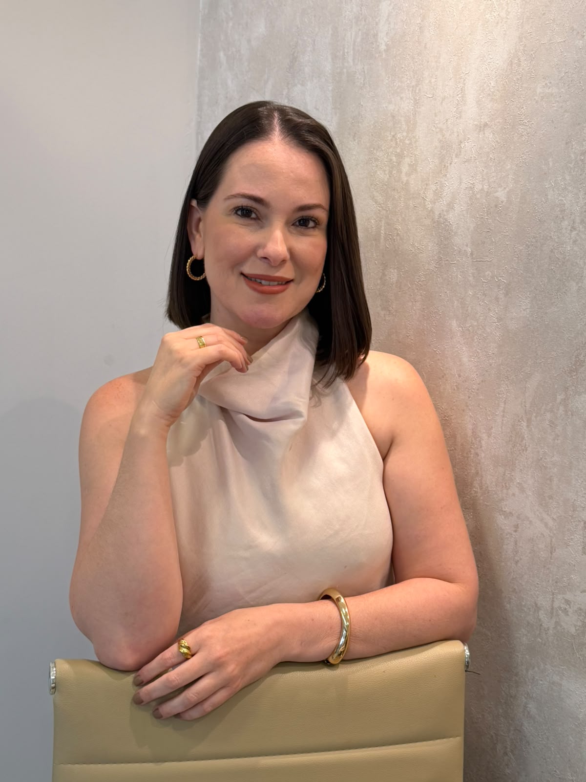 Aline Decressenzo, especialista em sobrancelhas e fundadora da AD Beauty